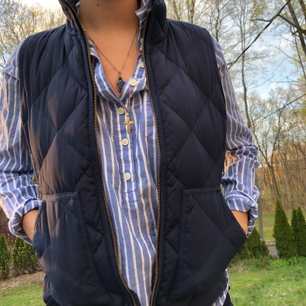 J Crew navy blue puffer vest🌀